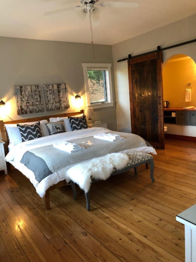 Sunshine Villa B&B Madeira Park Екстер'єр фото